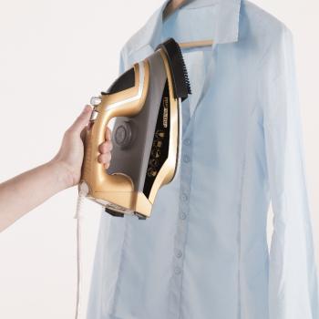 Fier de calcat pe orizontala si verticala . Sistemul separat de incalzire a apei iti va oferi un jet de aburi constant si puternic cu ajutorul caruia vei putea elimina toate cutele.